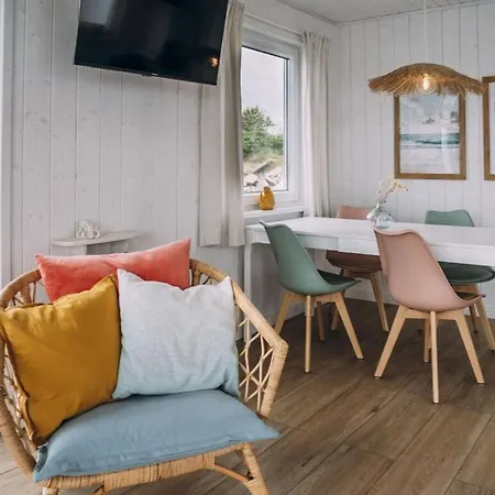 Attractive Houseboat On The Appartamento Großenbrode